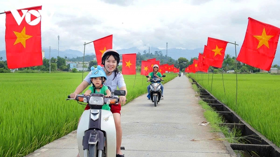 A Road of Flags: National pride flutters across Muong Thanh rice field